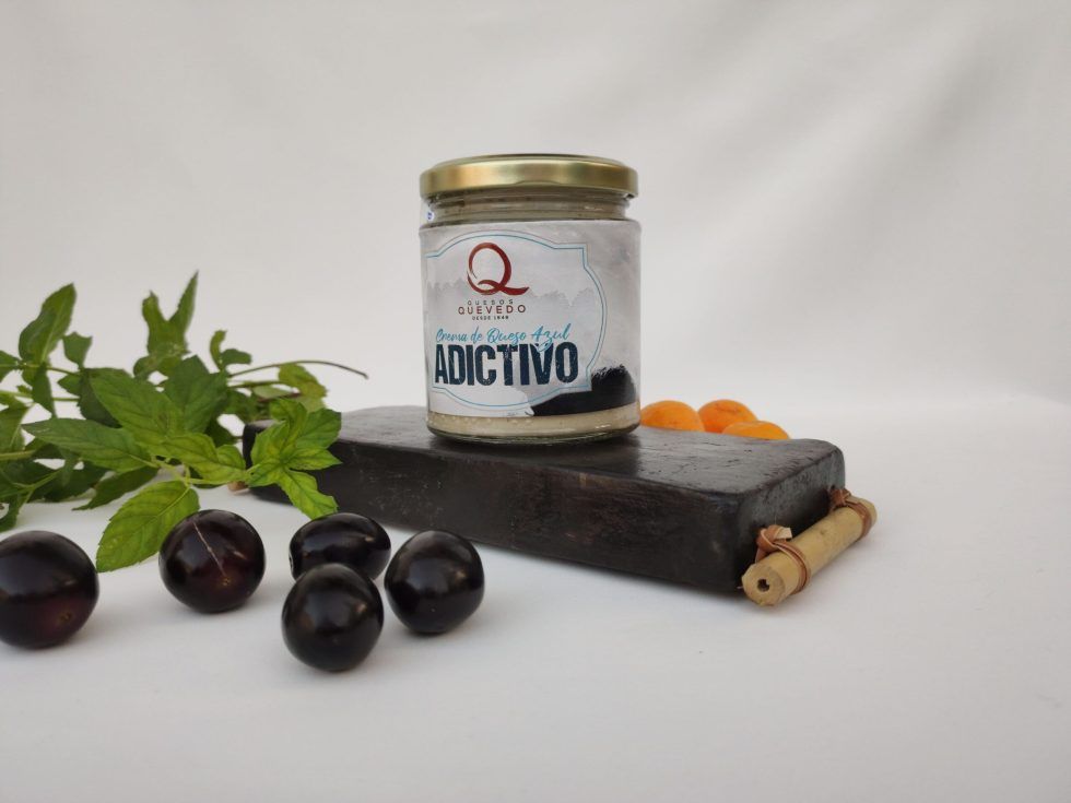 una crema de queso azul adictivo de quesos quevedo