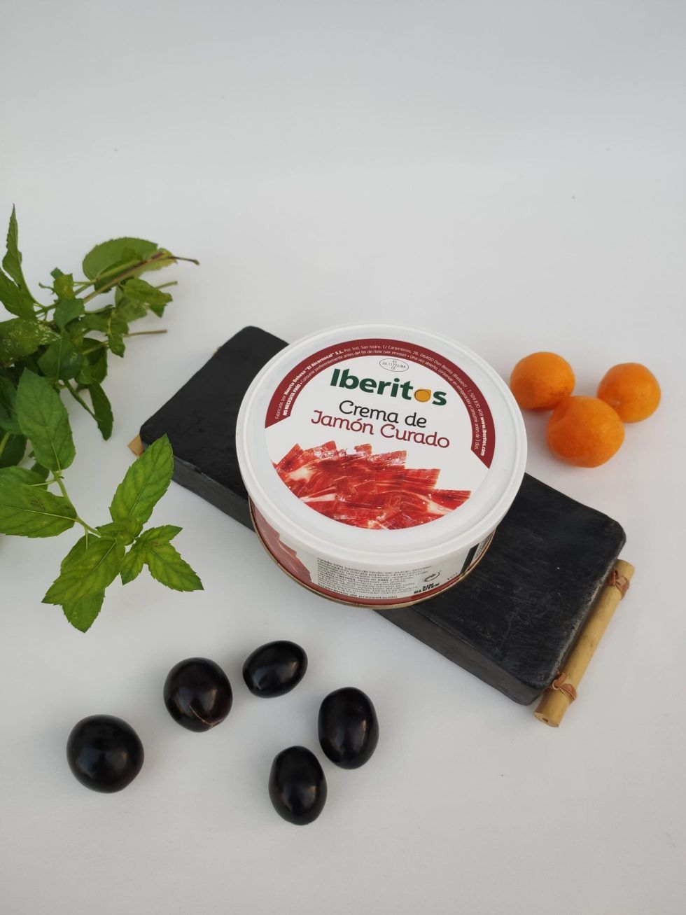 una crema de jamon curado de marca iberitos