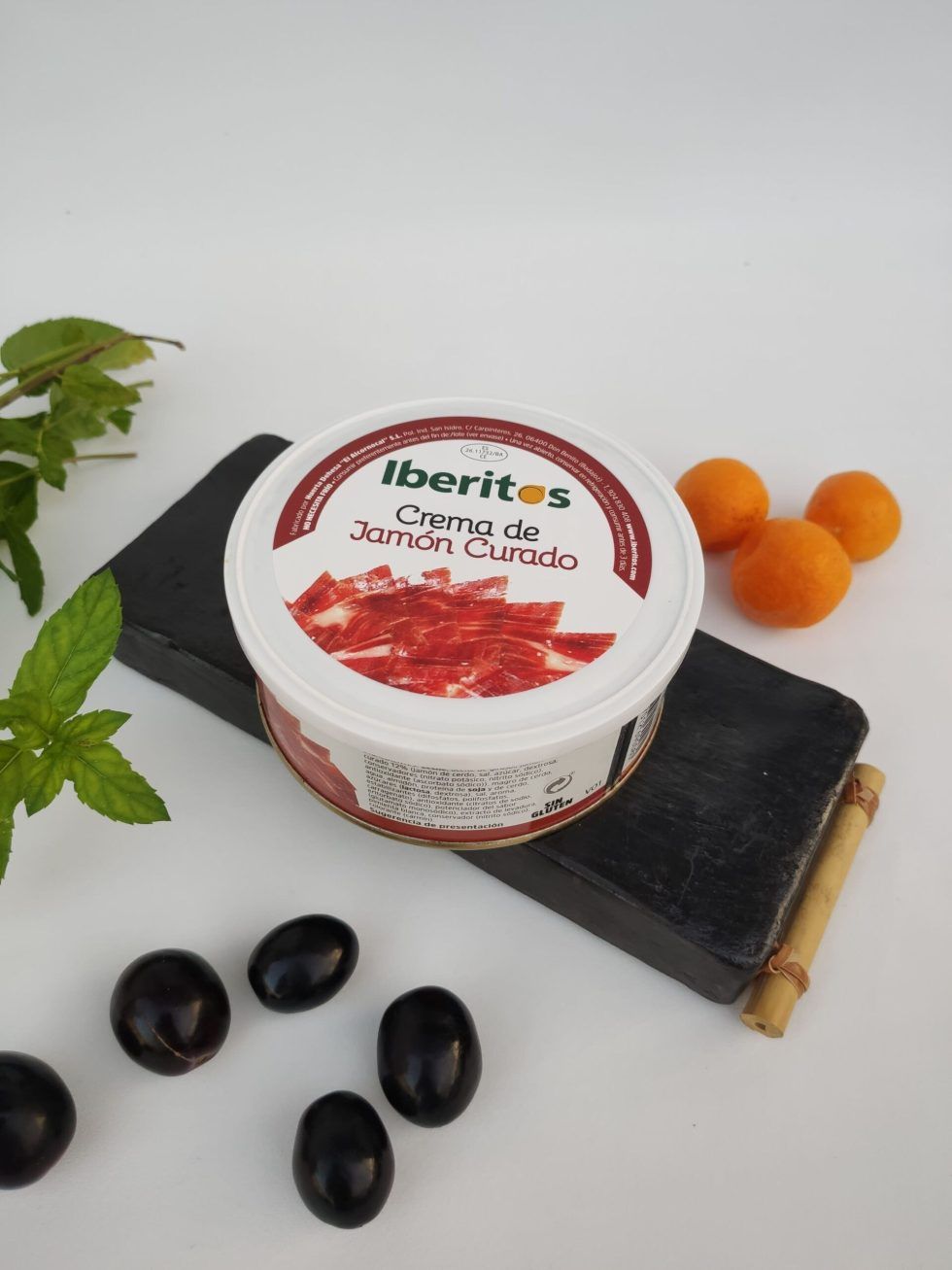 una lata de crema de jamon curado de marca iberitos