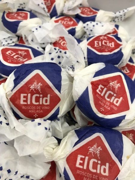 una caja de roscos de vino de malaga el cid