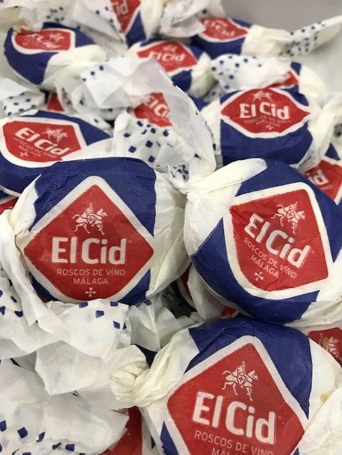 una caja de roscos de vino de malaga el cid