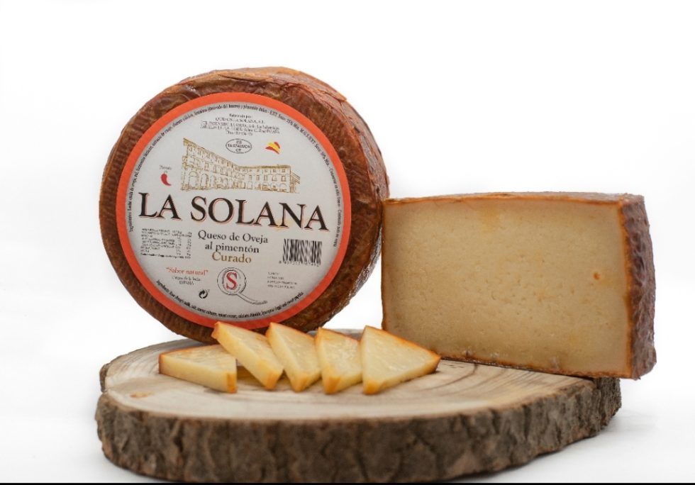 queso curado de leche cruda de oveja curado con pimentón