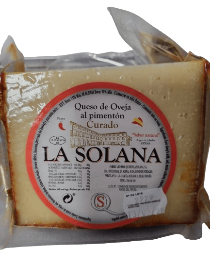 Cuña de queso curado de oveja al pimentón, marca La Solana